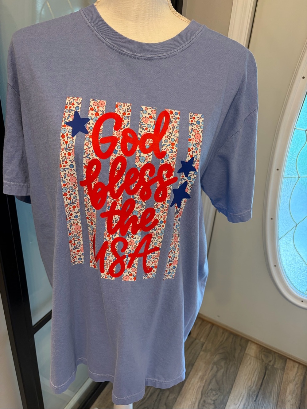 NWT…Comfort Colors “God bless the USA” floral/stars Graphic Tee…Size Large